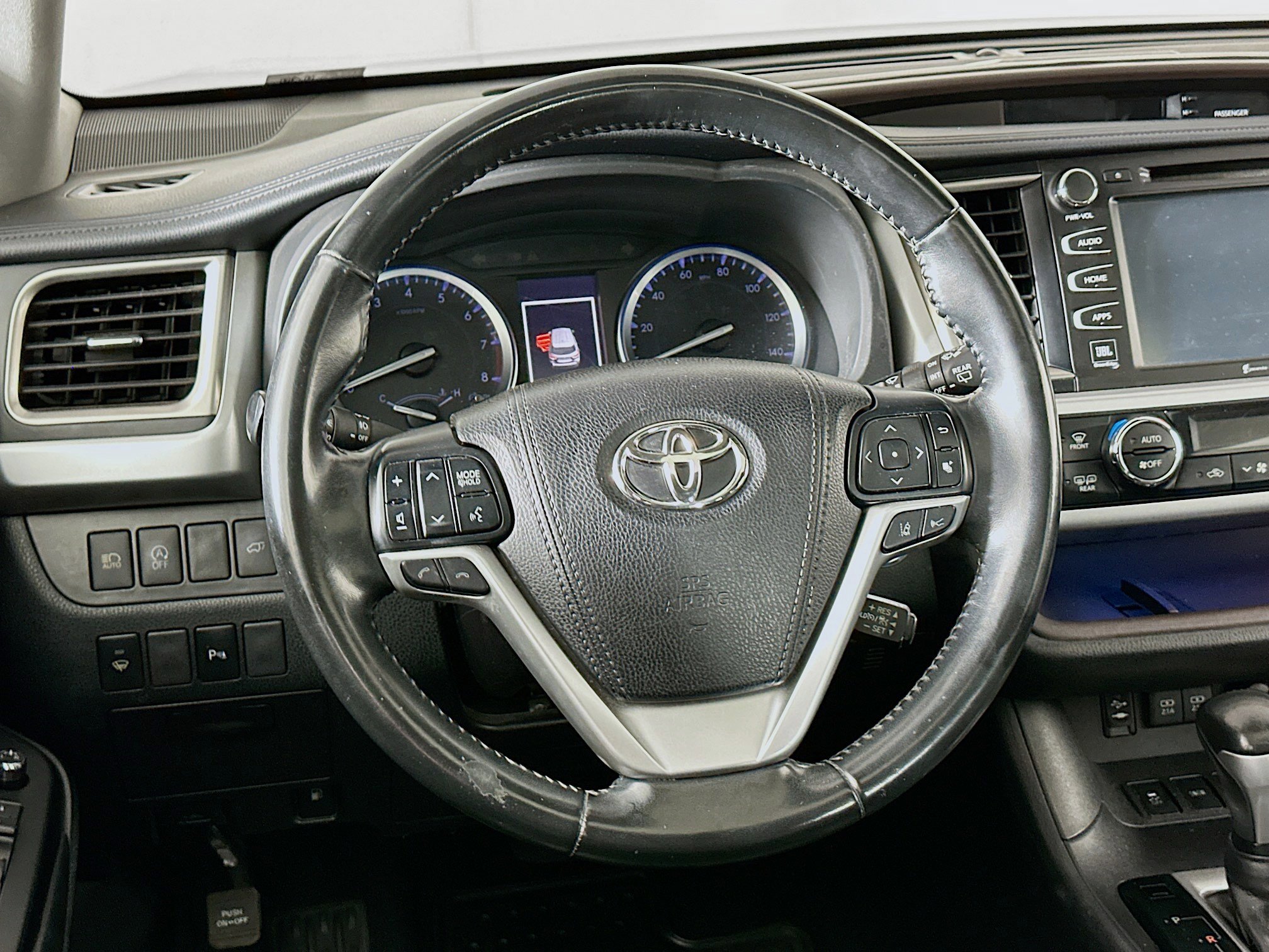 Used 2018 Toyota Highlander Limited w/ Carpet Mat Package (TMS) AWD/4WD image 18