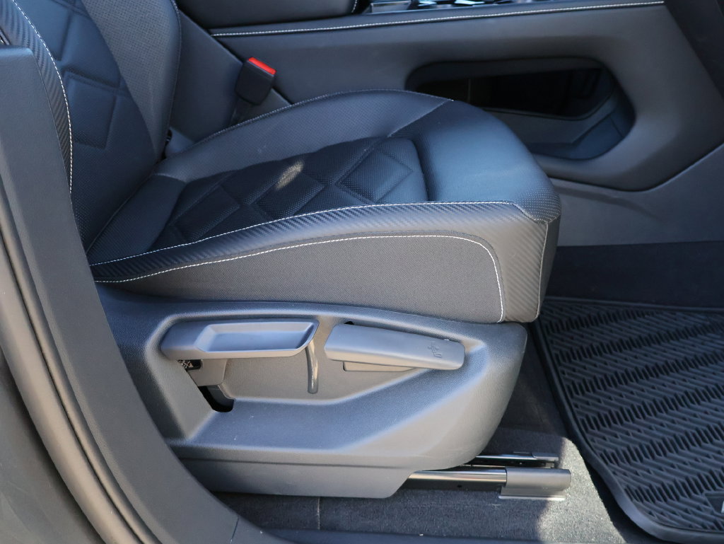 Certified 2024 Volkswagen Atlas Cross Sport SE w/ Panoramic Sunroof Package AWD/4WD image 11