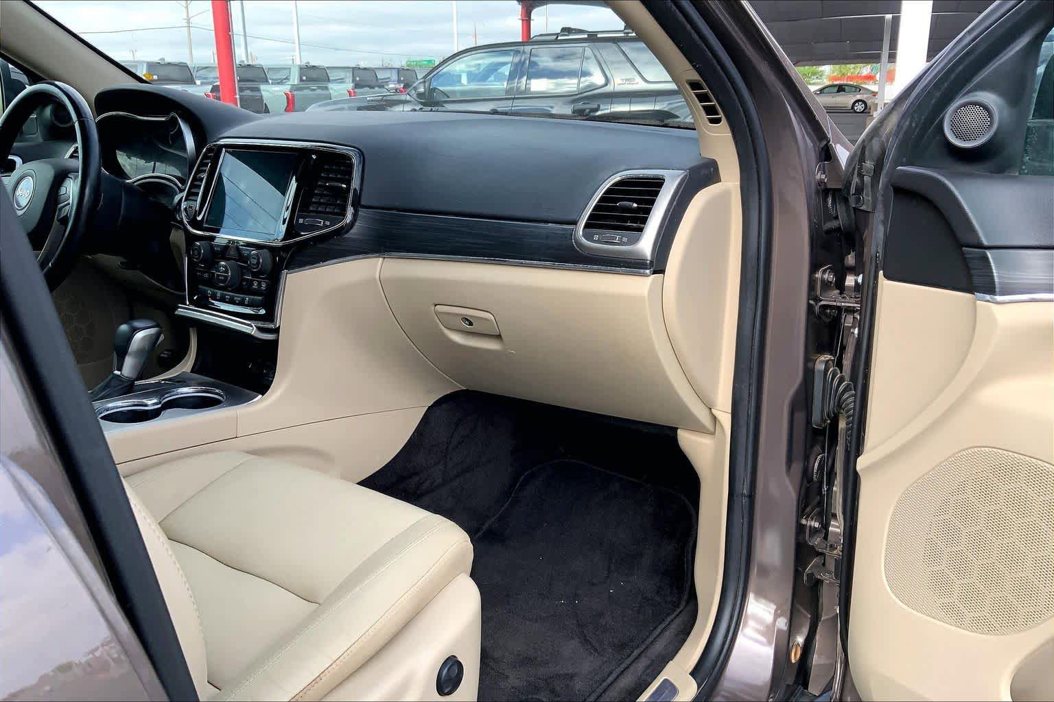 Used 2019 Jeep Grand Cherokee Limited w/ Trailer Tow Group IV AWD/4WD image 19