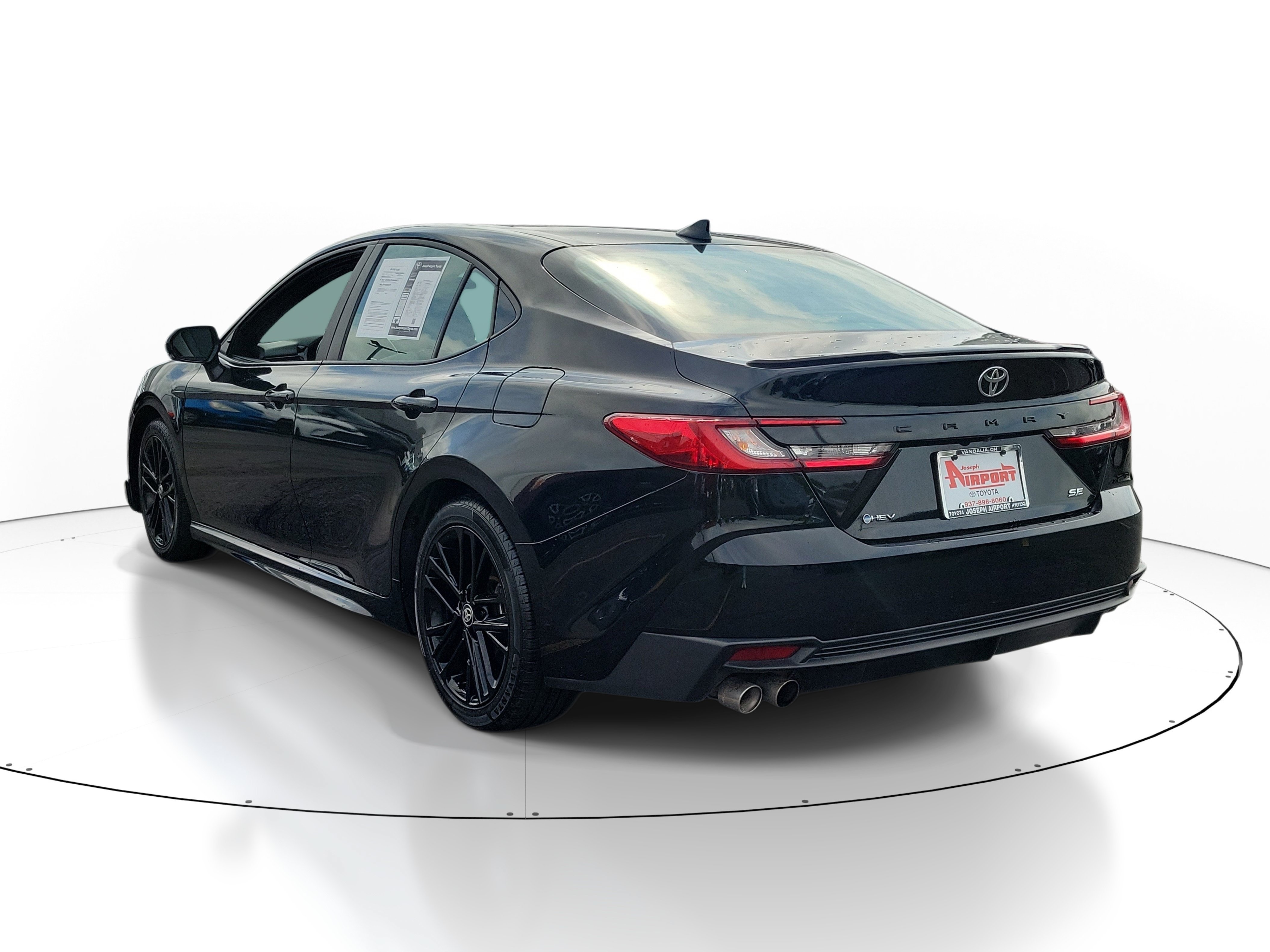 Used 2025 Toyota Camry SE FWD image 3