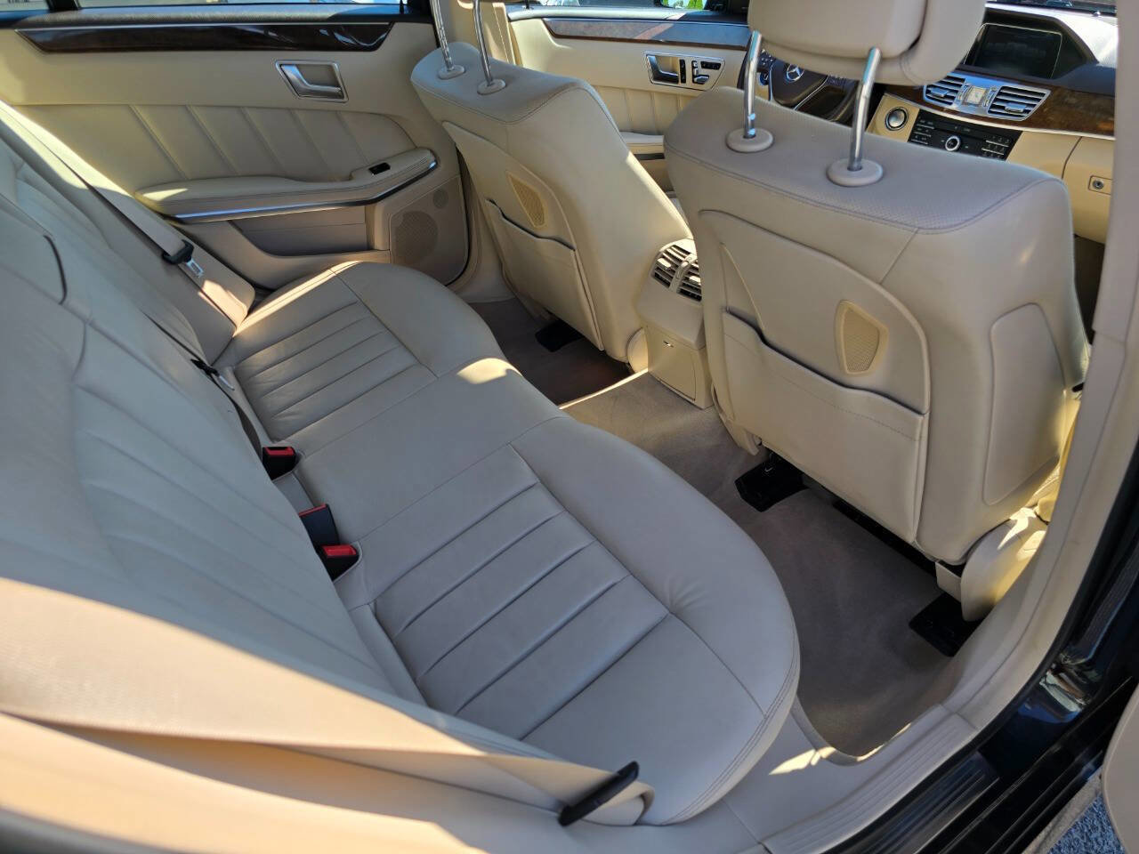 Used 2016 Mercedes-Benz E 250 4MATIC Sedan image 26