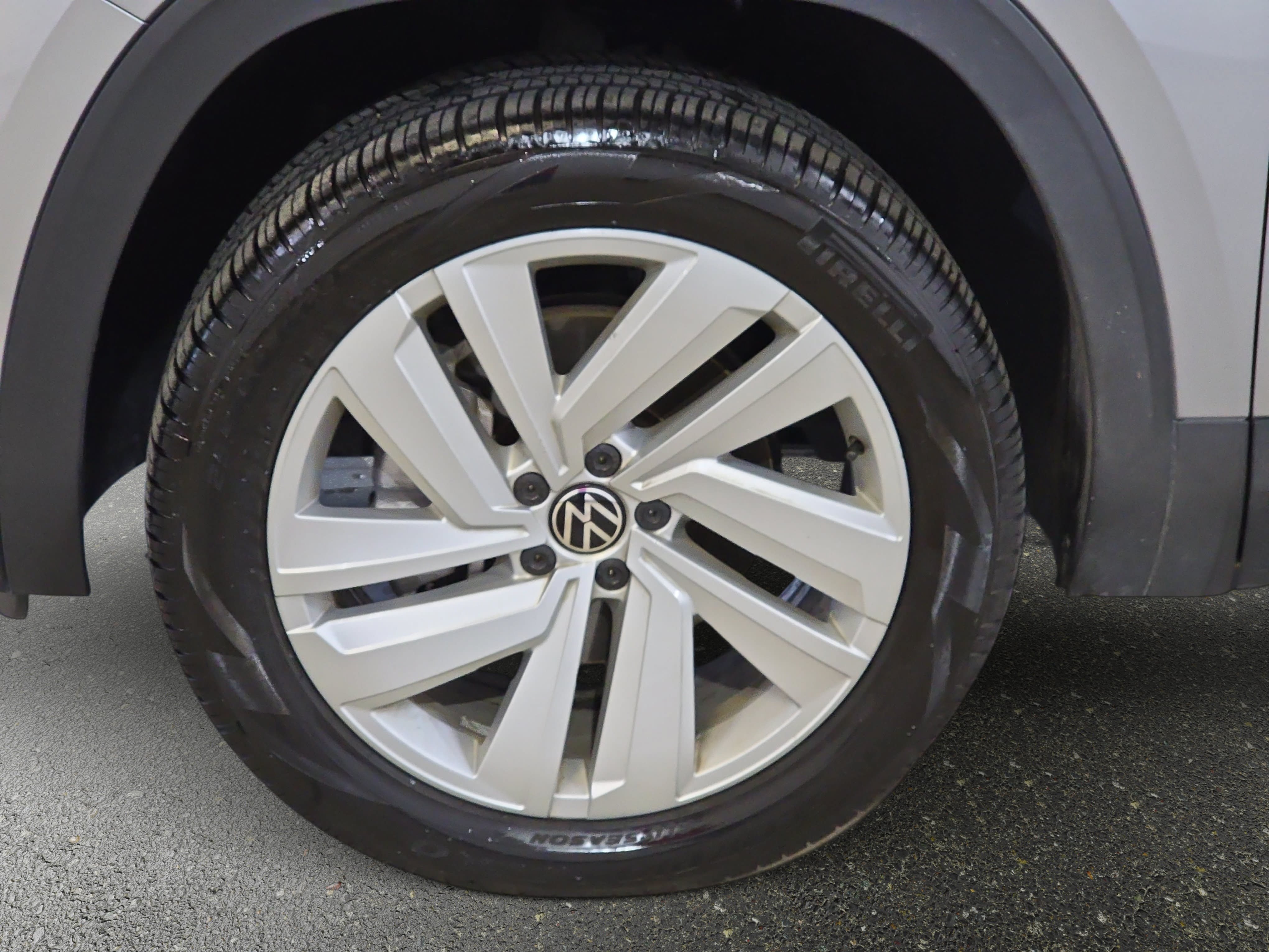 Used 2022 Volkswagen Atlas Cross Sport SE FWD image 32