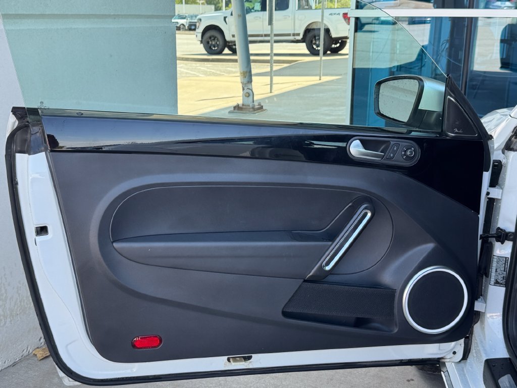 Used 2018 Volkswagen Beetle 2.0T Dune FWD image 14