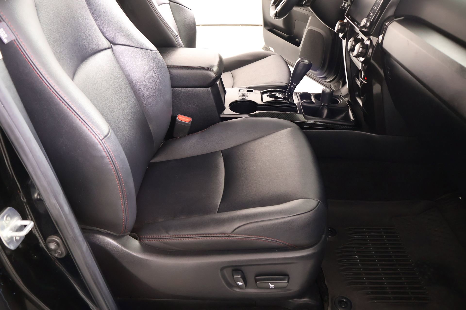 Used 2021 Toyota 4Runner Venture w/ Moonroof Package image 15