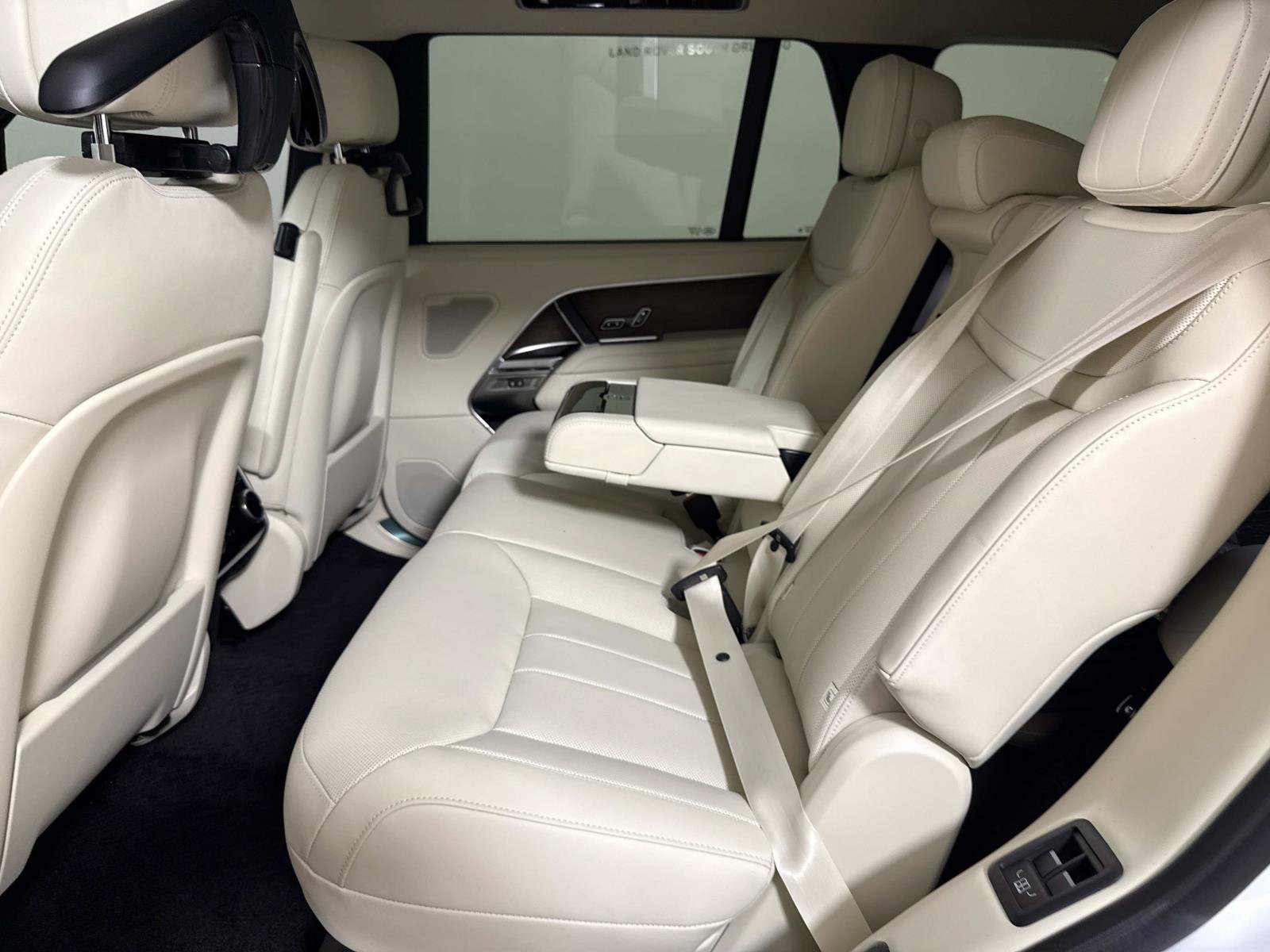 New 2027 Land Rover Range Rover Long Wheelbase SE AWD/4WD image 14