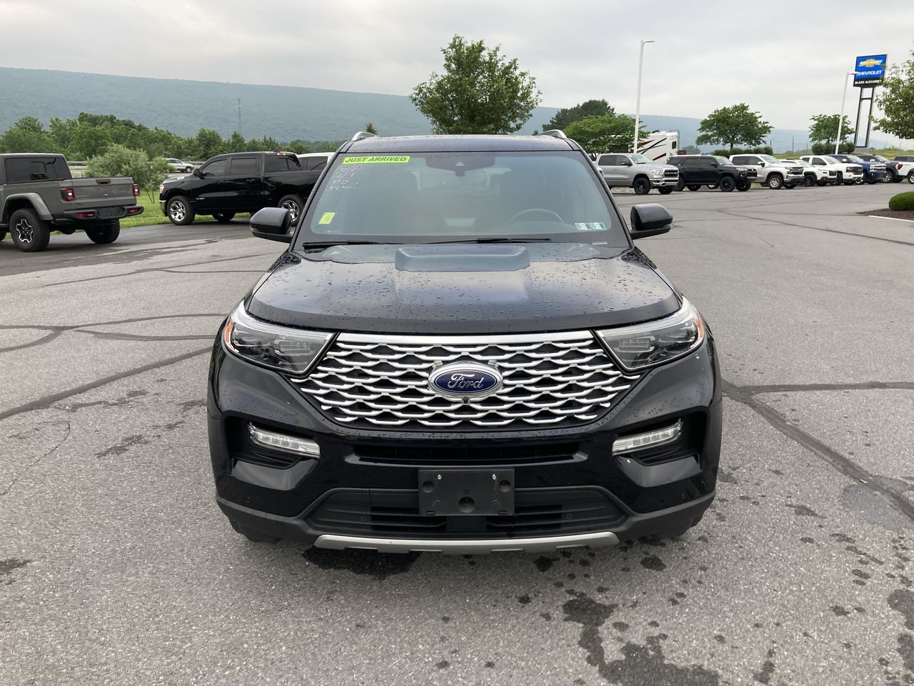 Used 2020 Ford Explorer Platinum w/ Premium Technology Package AWD/4WD image 2