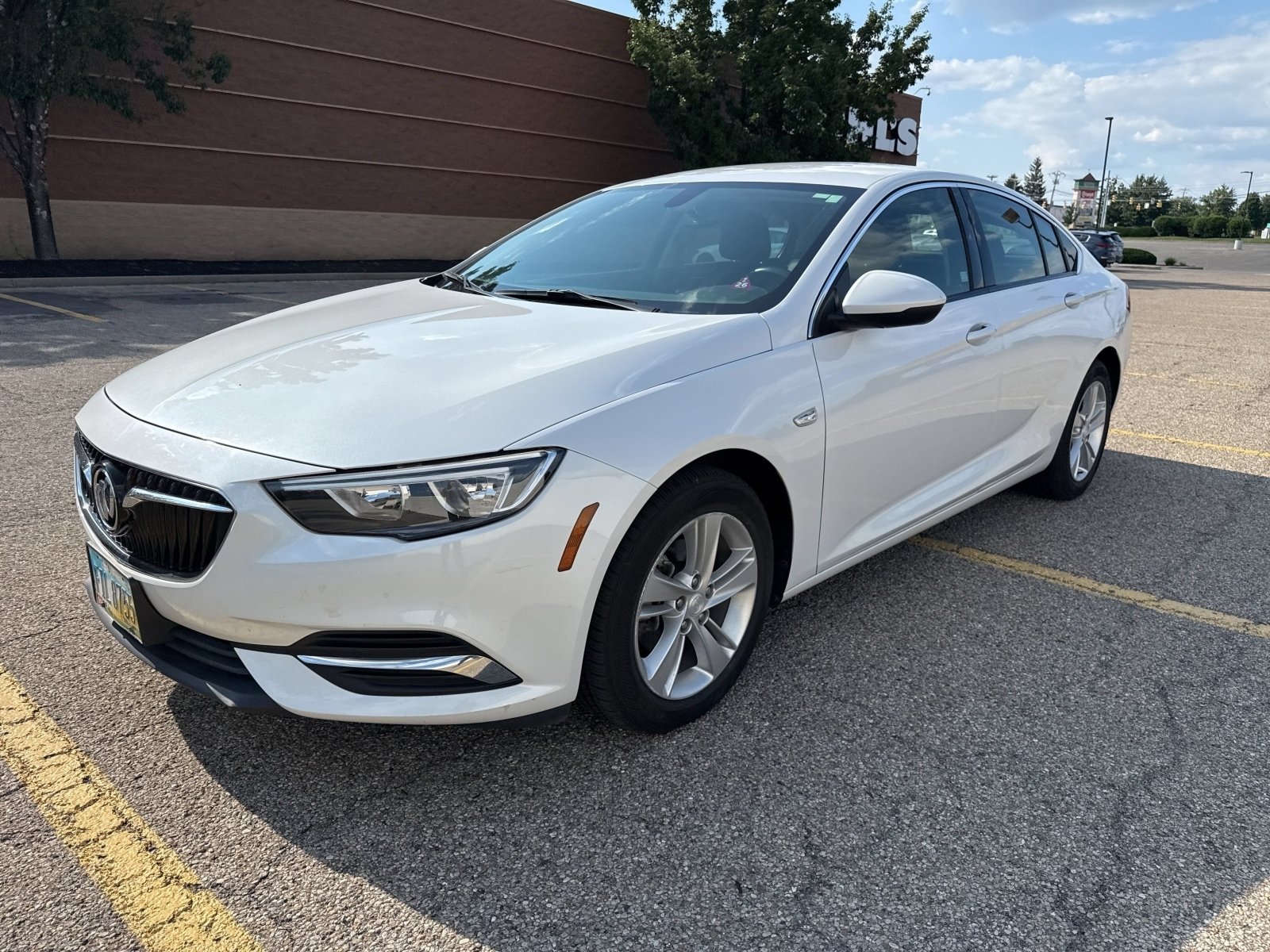 Used 2019 Buick Regal Preferred w/ Sights and Sounds Package FWD image 8