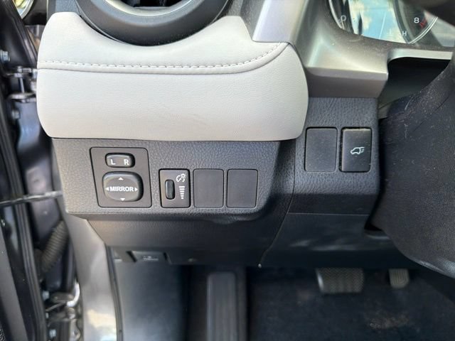 Used 2016 Toyota RAV4 XLE FWD image 16