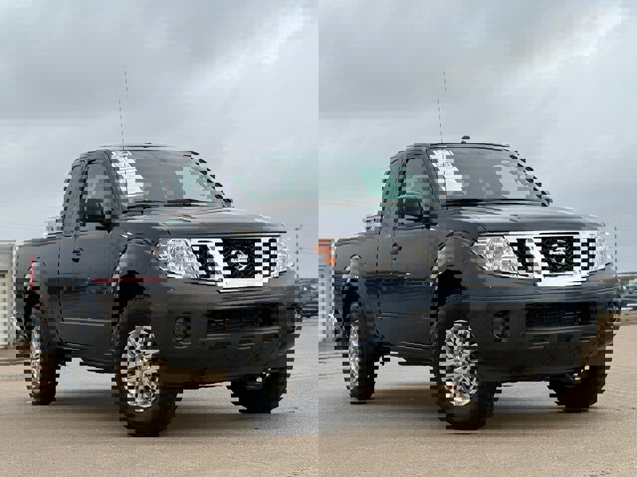 Used 2016 Nissan Frontier SV image 2