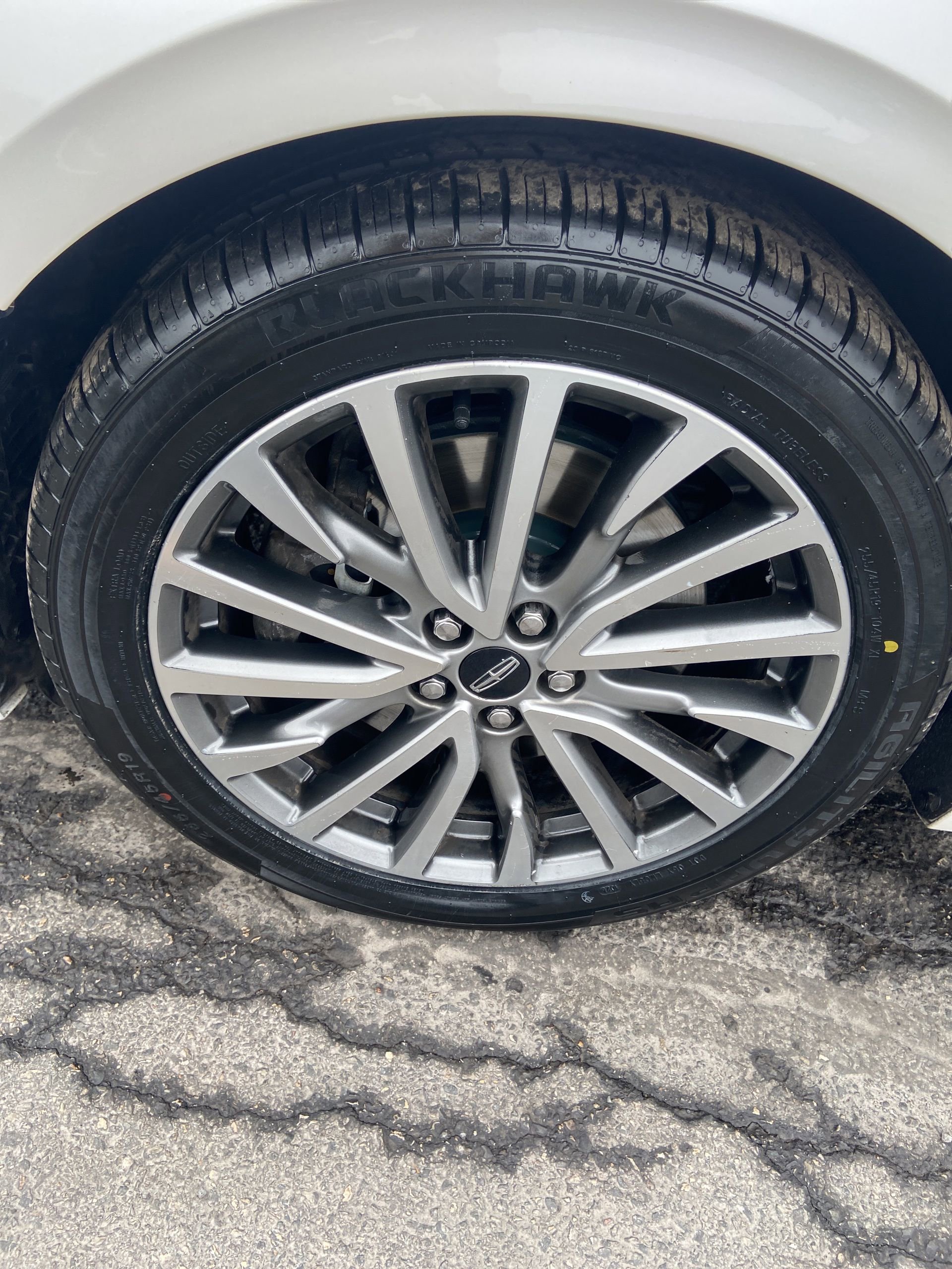 Used 2017 Lincoln Continental Select w/ Continental Climate Package image 10