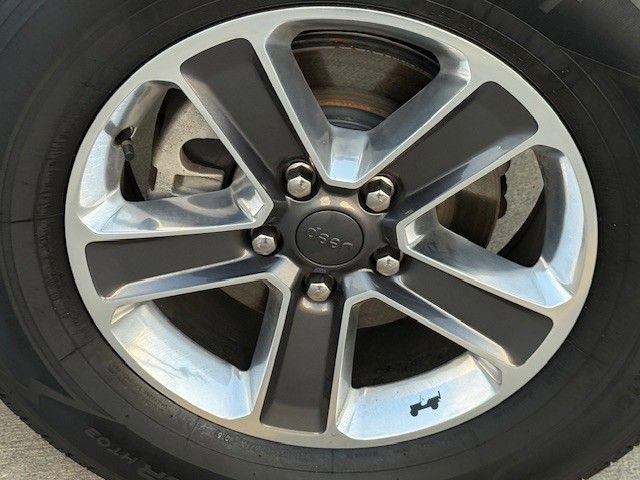 Used 2020 Jeep Wrangler Unlimited Sahara image 12