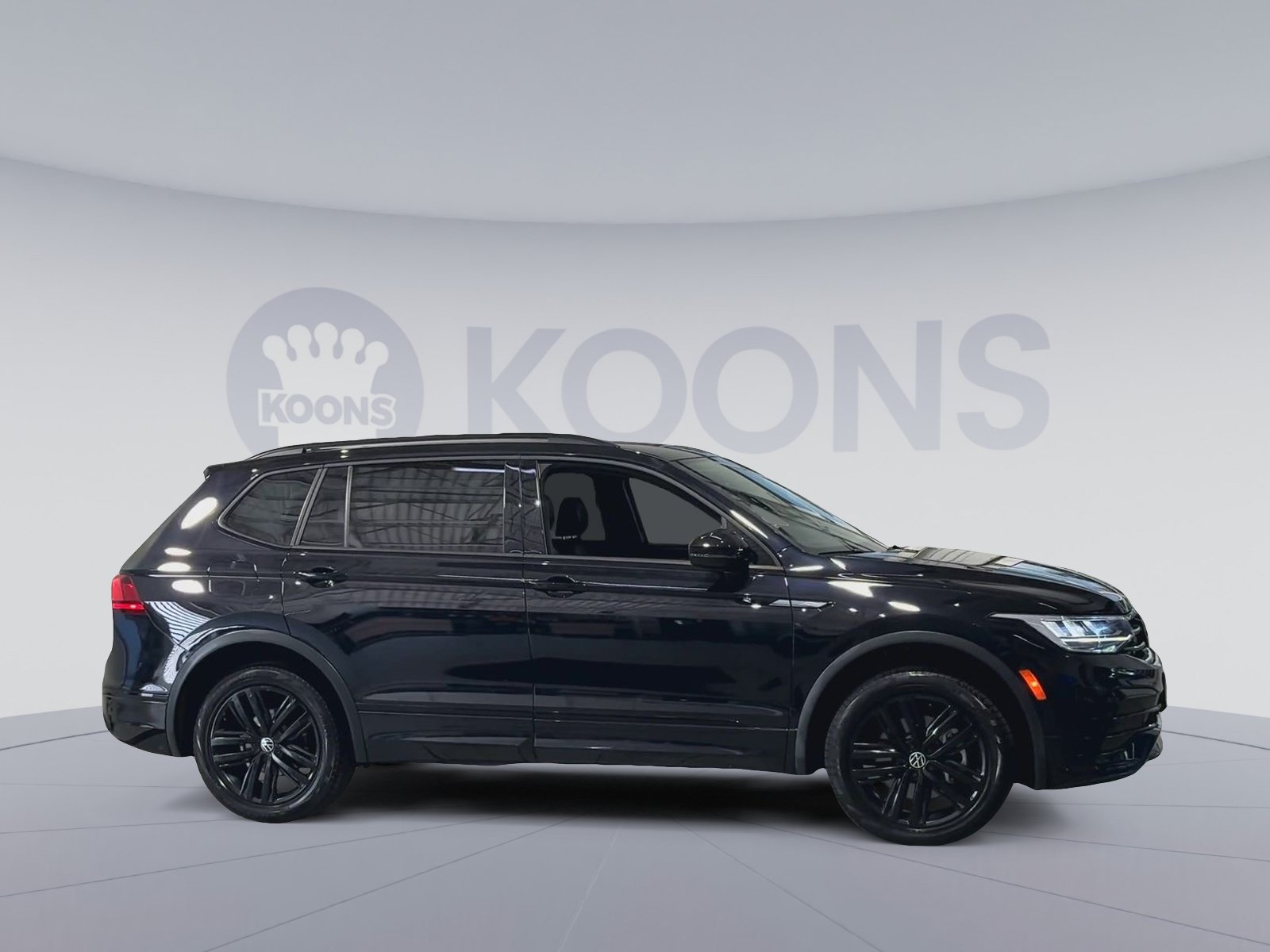 Used 2022 Volkswagen Tiguan SE R-Line AWD/4WD image 10