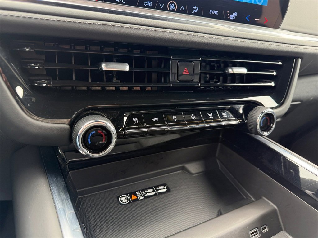 Used 2025 Chevrolet Suburban Z71 image 23