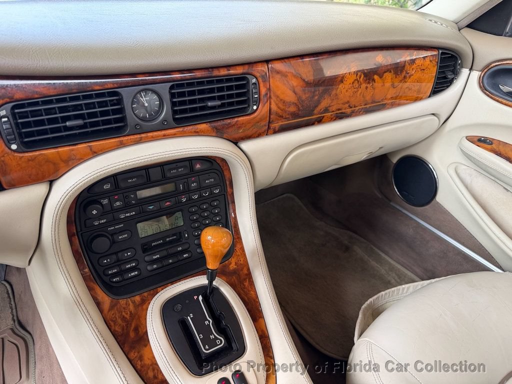 Used 1999 Jaguar XJ8 L RWD image 36