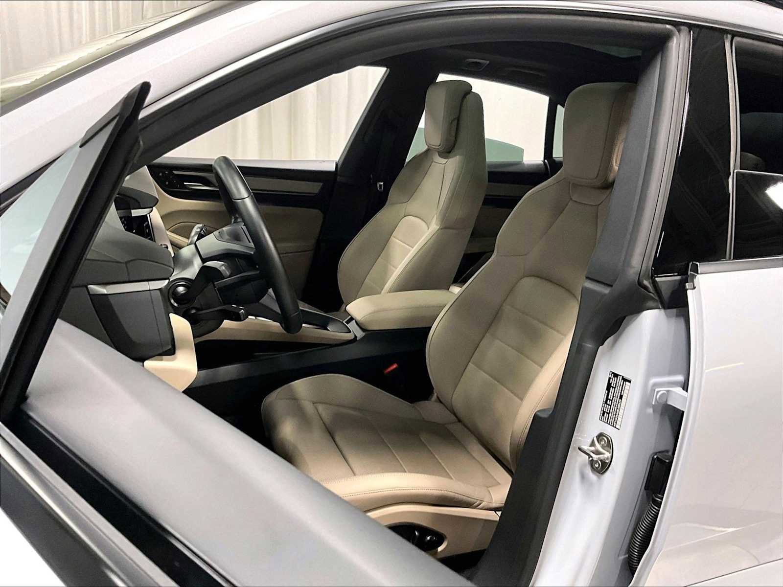 Used 2024 Porsche Macan 4 Electric image 8