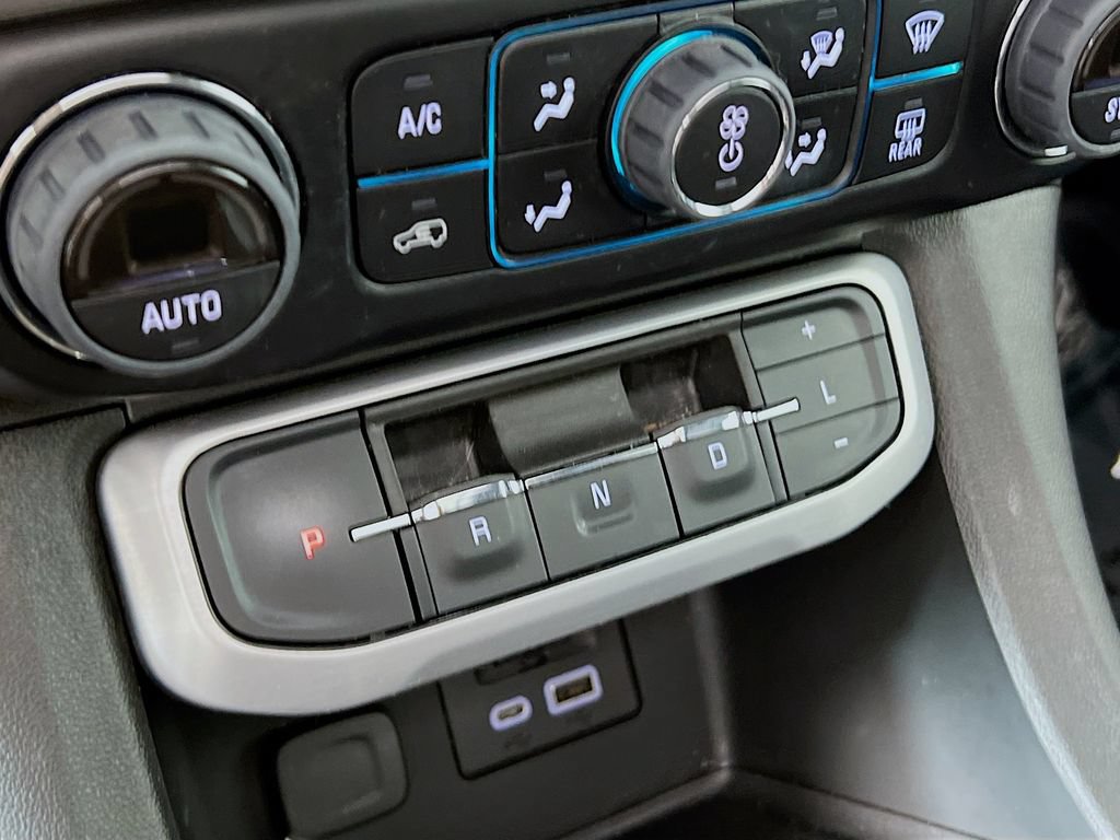 Certified 2023 GMC Acadia SLE w/ Infotainment Package AWD/4WD image 17