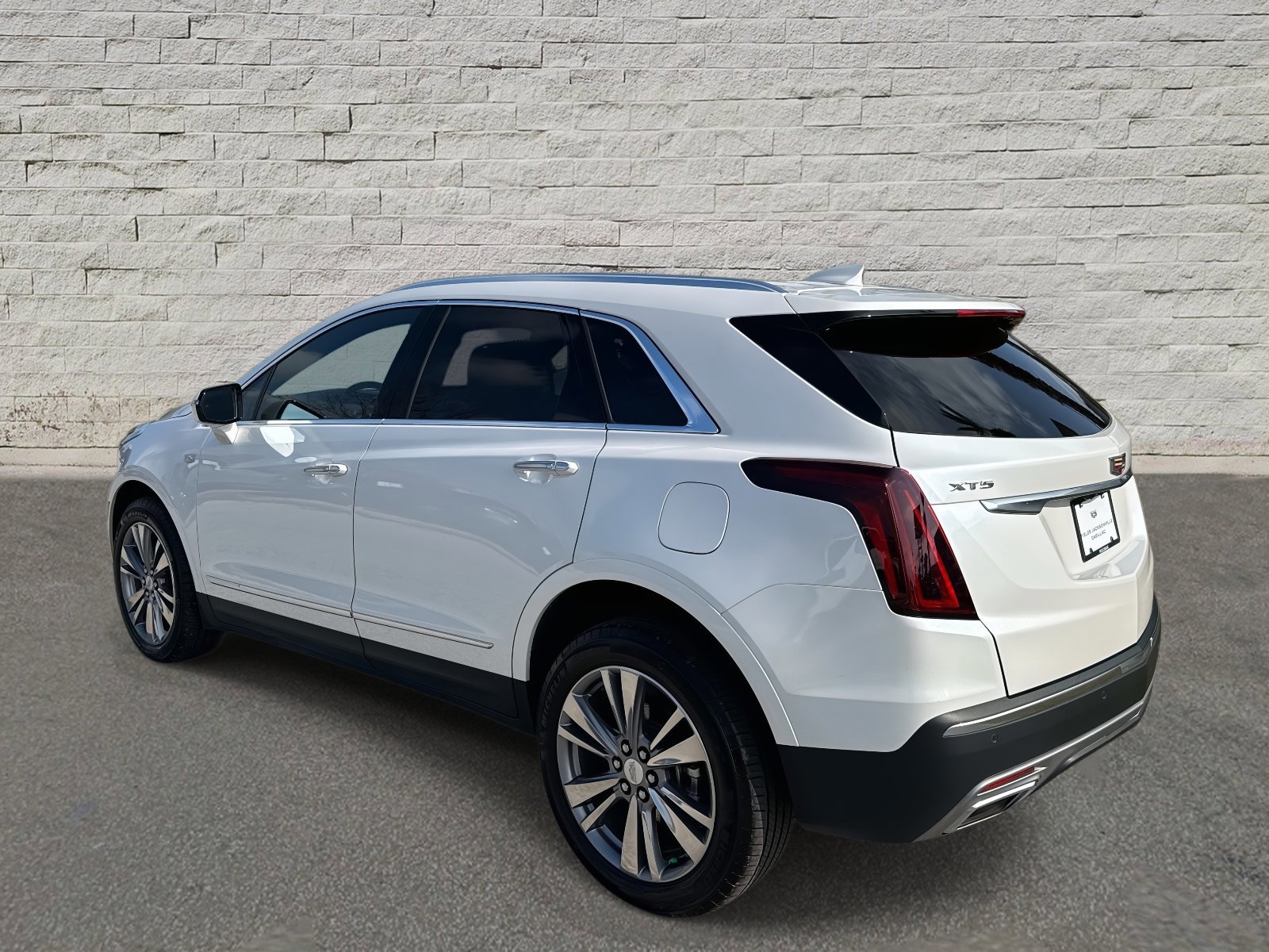 Certified 2025 Cadillac XT5 Premium Luxury image 3