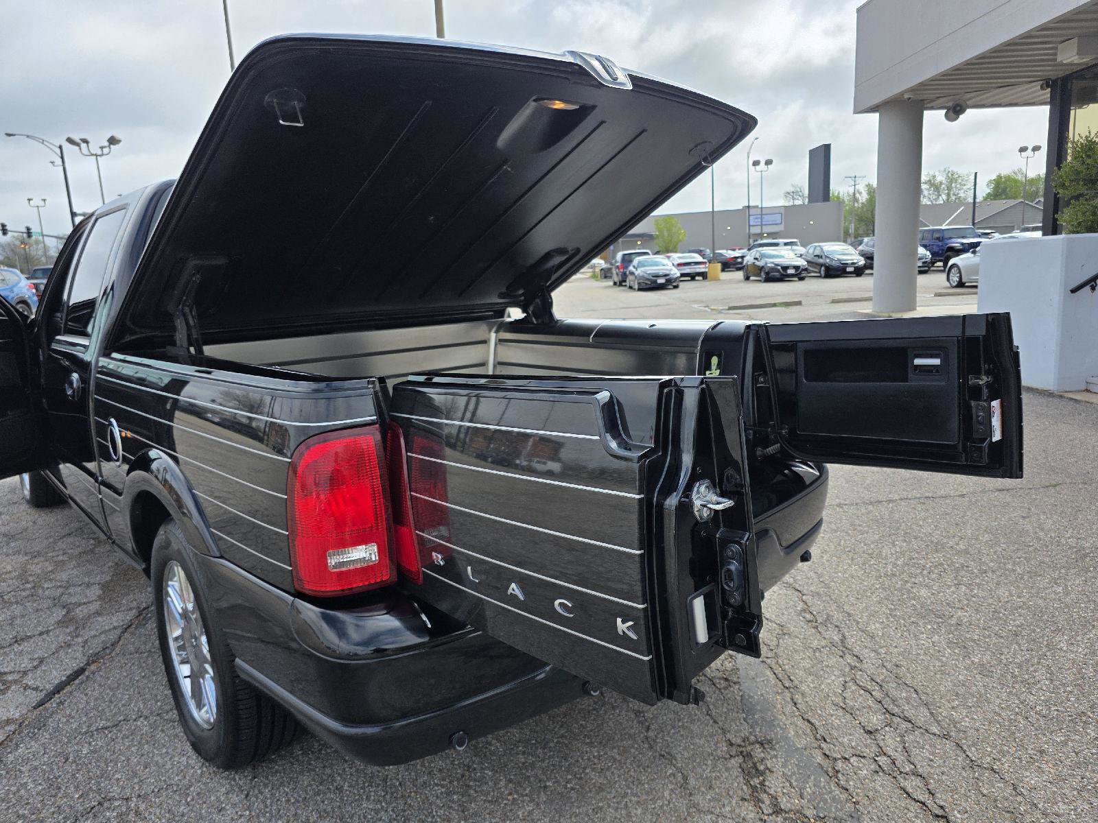 Used 2002 Lincoln Blackwood image 97