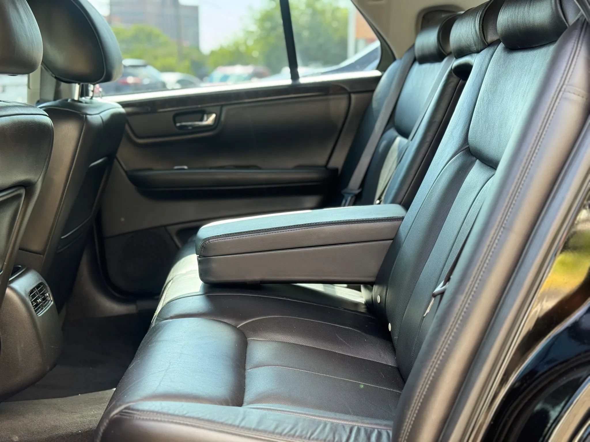 Used 2010 Cadillac DTS FWD image 28