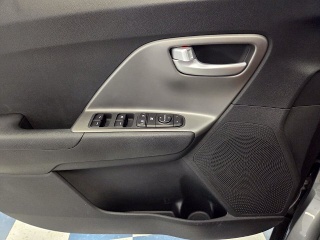 Used 2022 Kia Niro LX FWD image 30