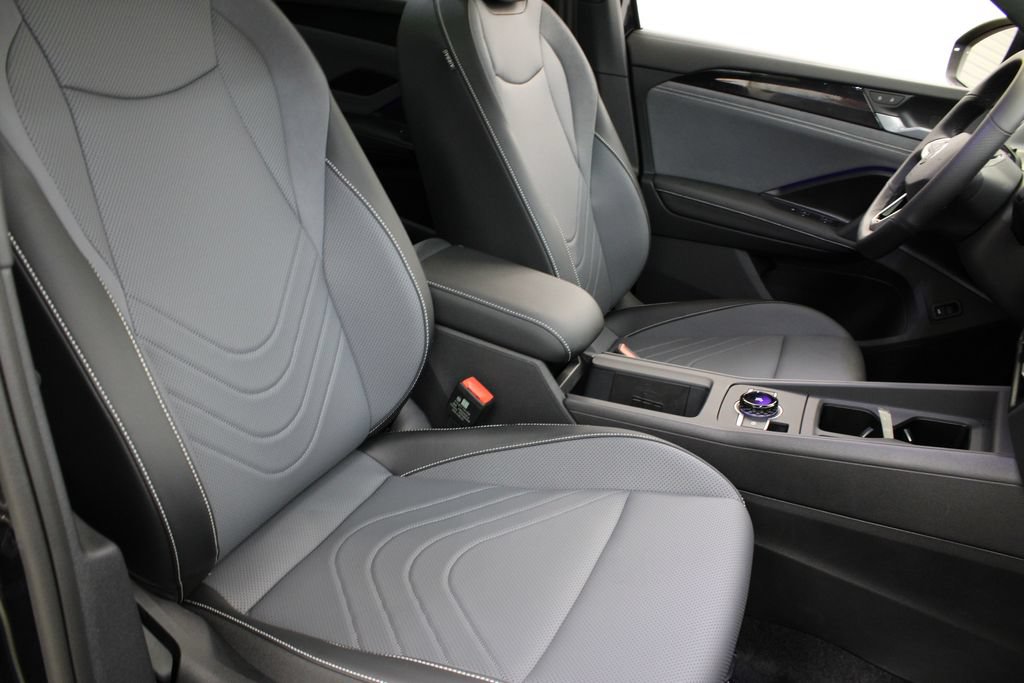New 2026 Volkswagen Tiguan SE R-Line FWD image 23