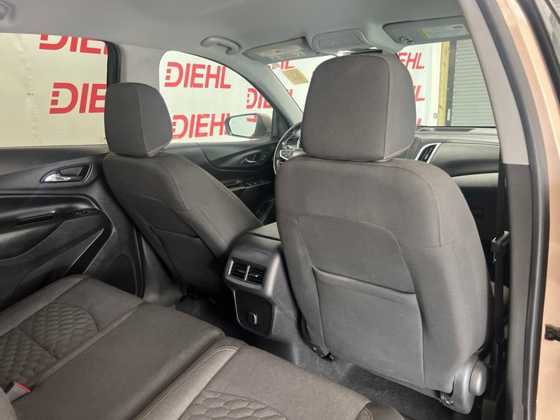 Used 2018 Chevrolet Equinox LT FWD image 12