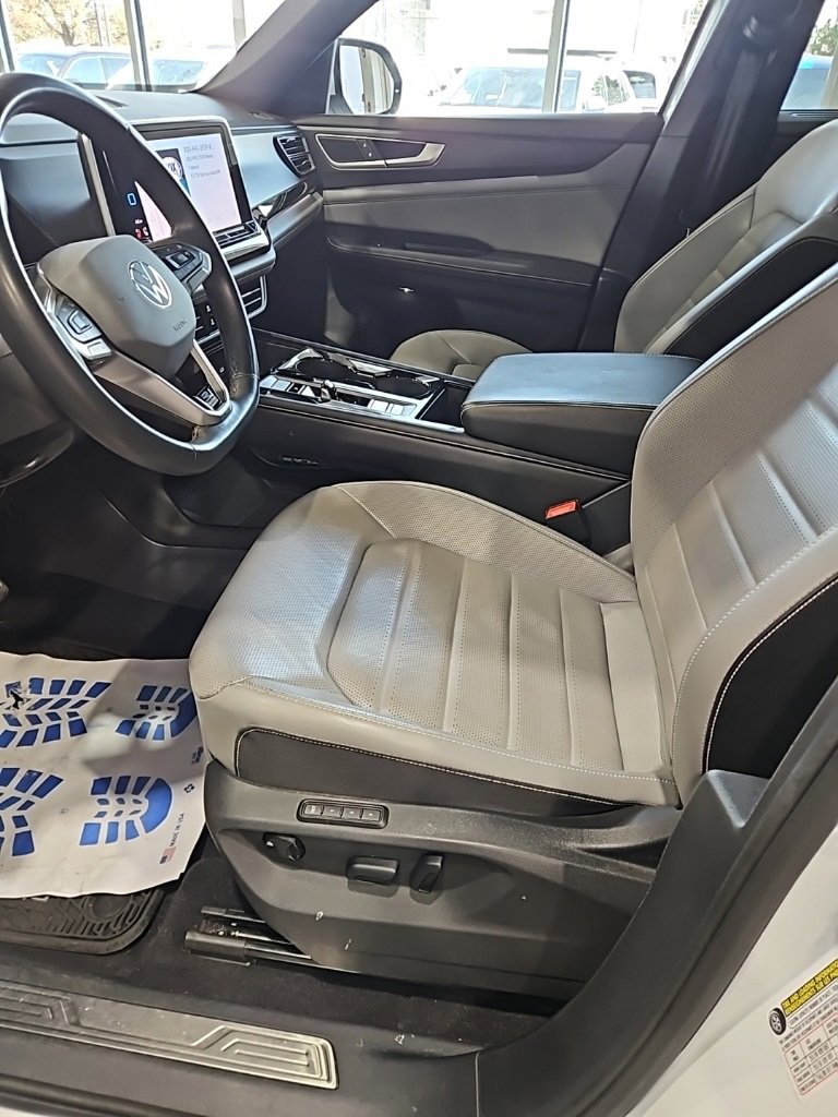 Used 2024 Volkswagen Atlas Cross Sport SEL R-Line image 28