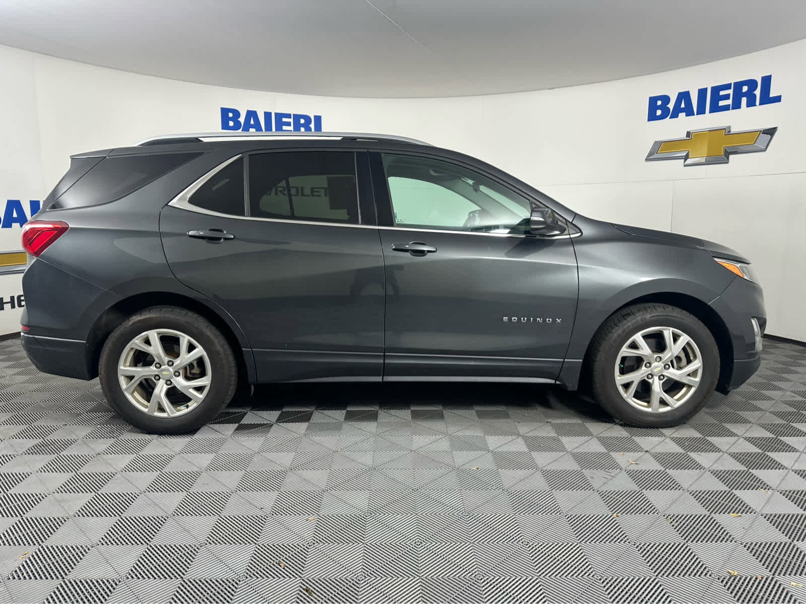 Used 2019 Chevrolet Equinox LT w/ Sun & Navigation Package image 7