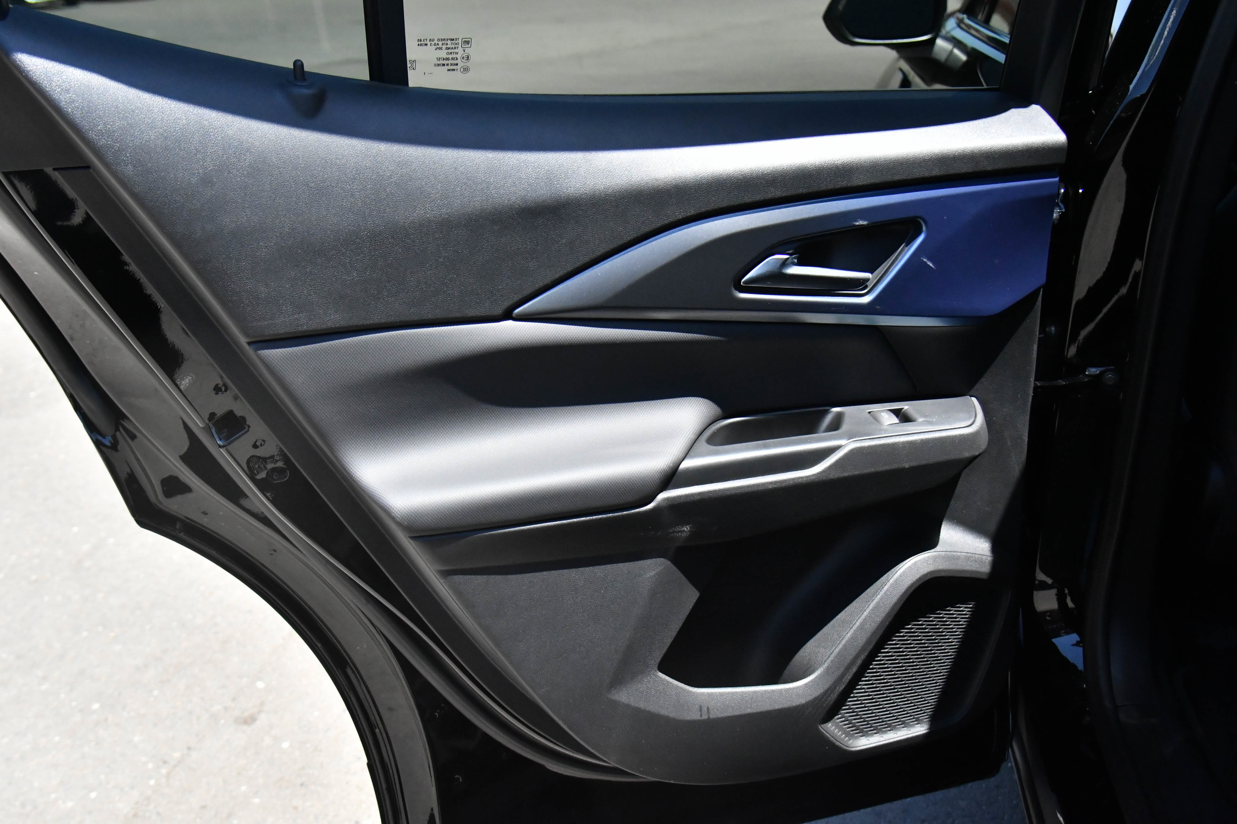 Used 2025 Chevrolet Equinox EV LT FWD image 42