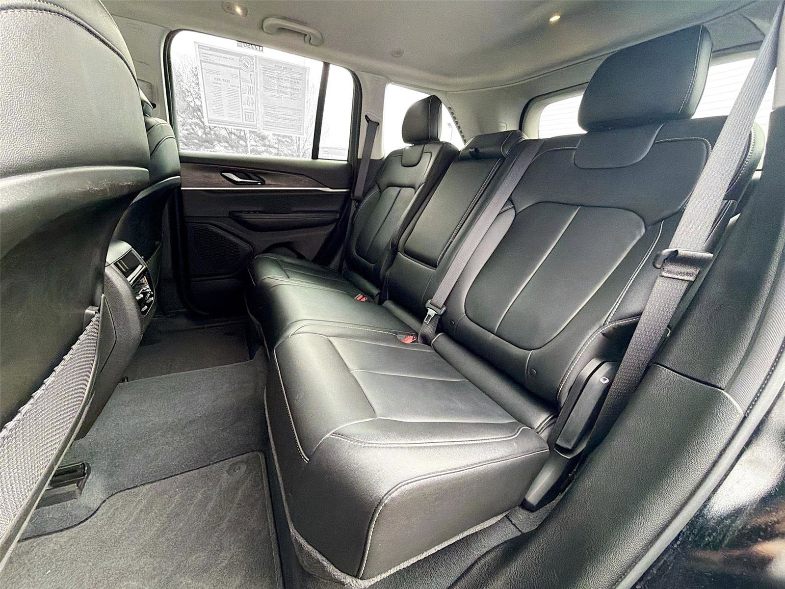 Used 2023 Jeep Grand Cherokee Limited image 23