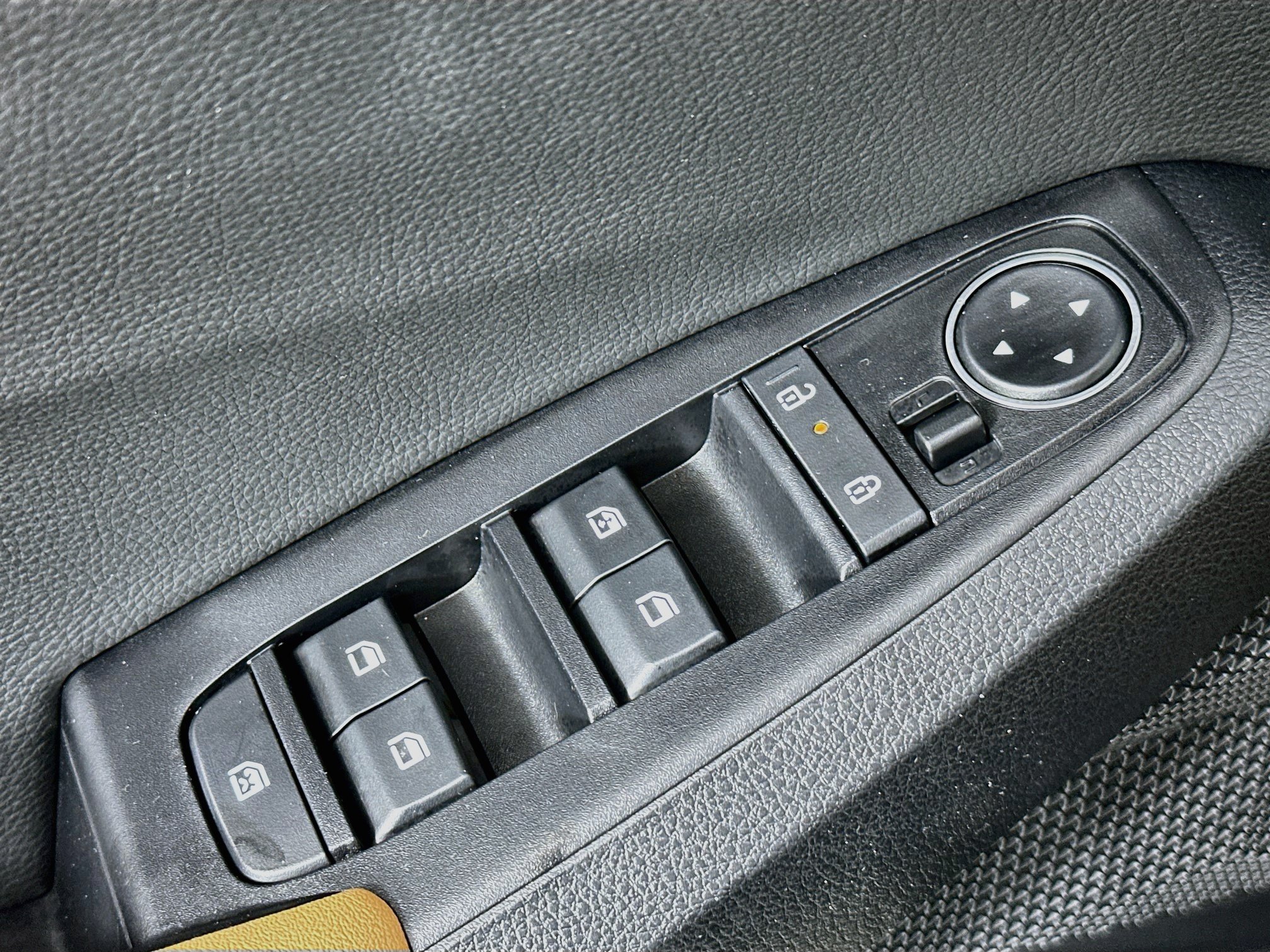 Used 2026 Kia Seltos EX FWD image 18