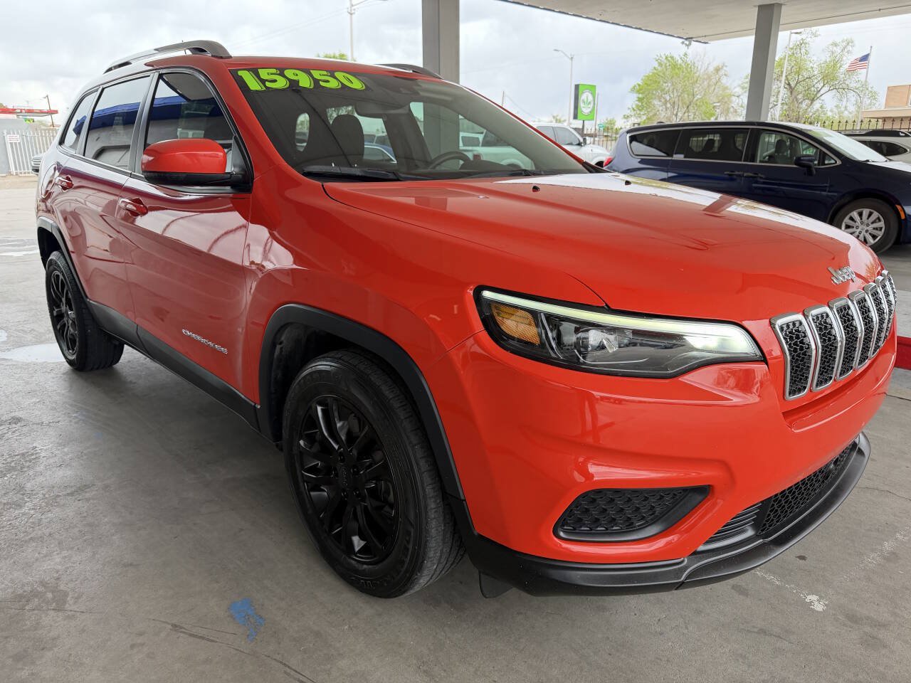 Used 2021 Jeep Cherokee Latitude FWD image 2