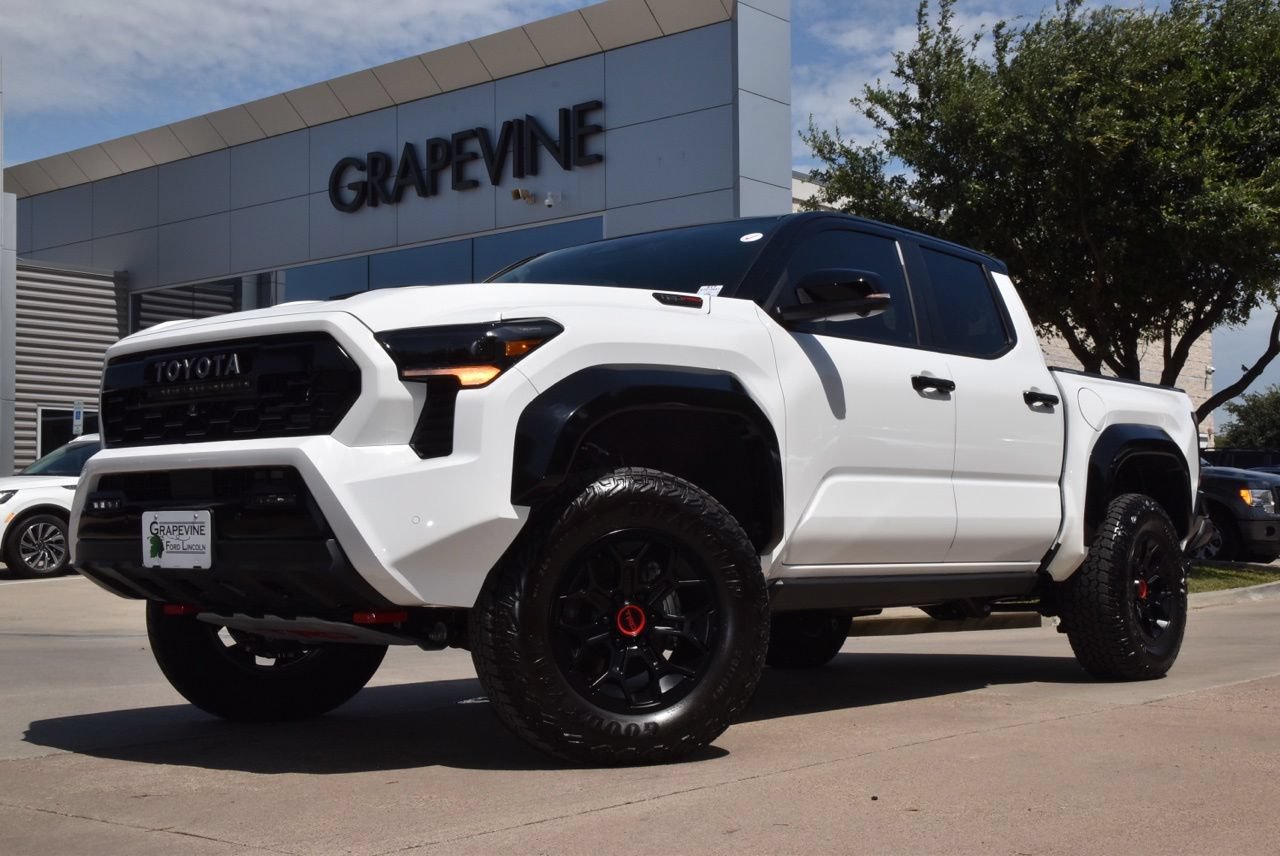 Used 2025 Toyota Tacoma TRD Pro AWD/4WD image 2