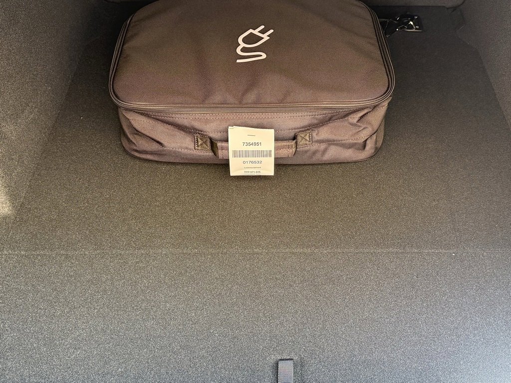 New 2025 Porsche Taycan image 24