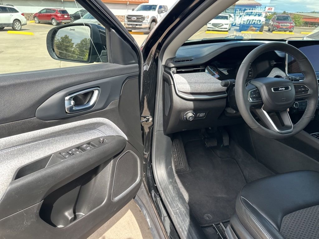 Used 2022 Jeep Compass Latitude AWD/4WD image 12