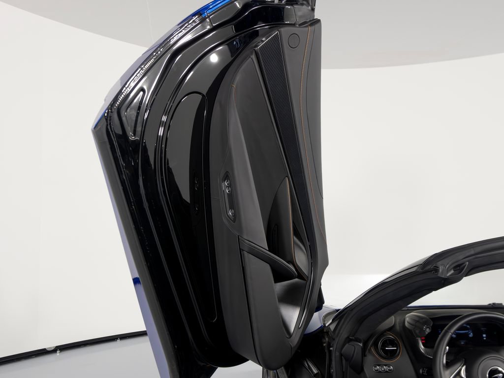 Used 2024 McLaren 750S Spider RWD image 10