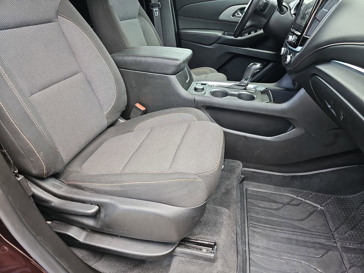 Used 2020 Chevrolet Traverse LT FWD image 13