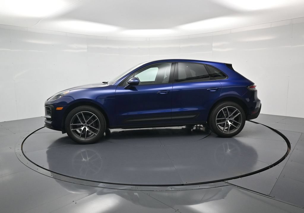 Certified 2023 Porsche Macan AWD/4WD image 2