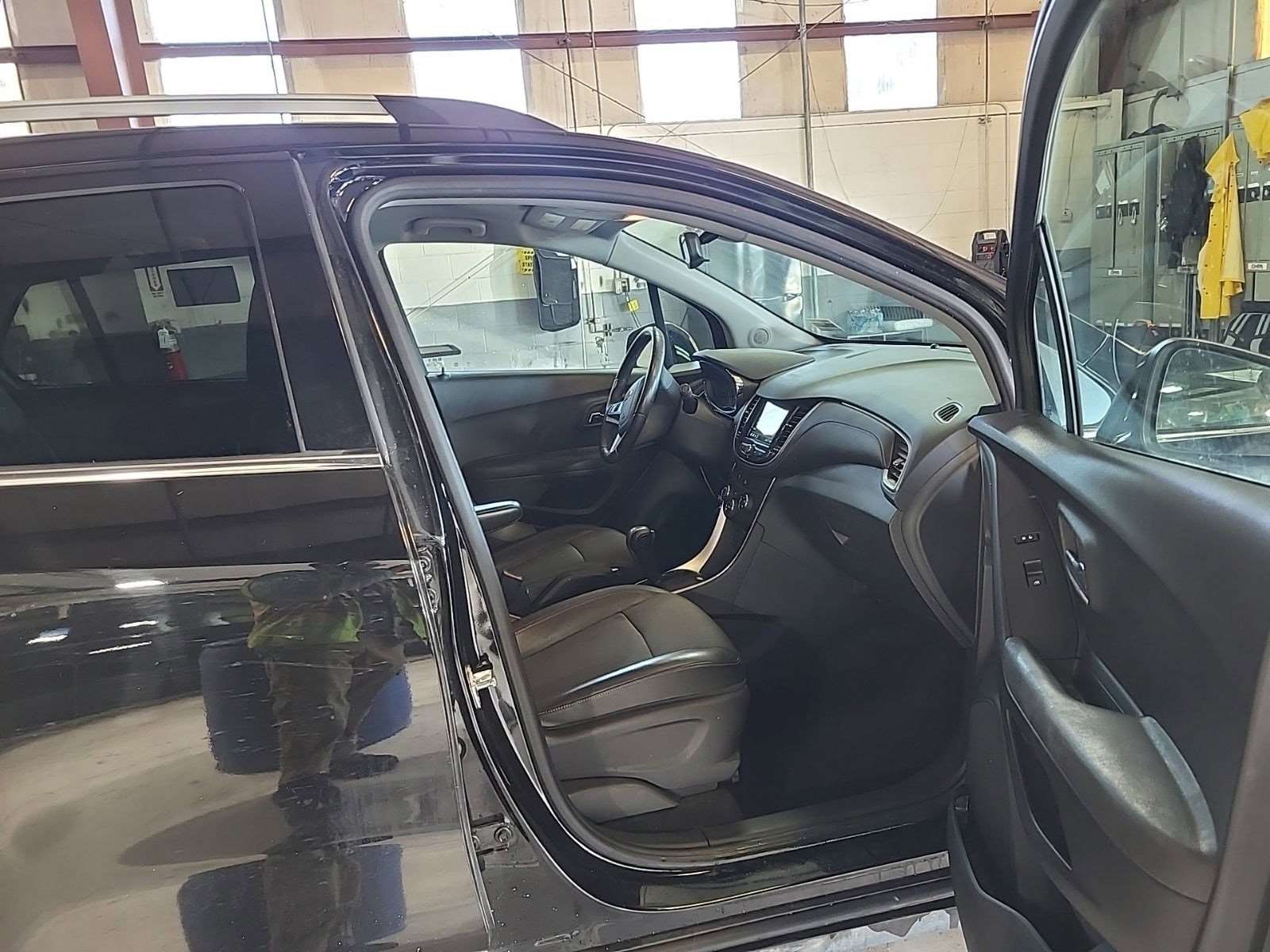 Used 2019 Chevrolet Trax LT w/ LT Convenience Package image 11