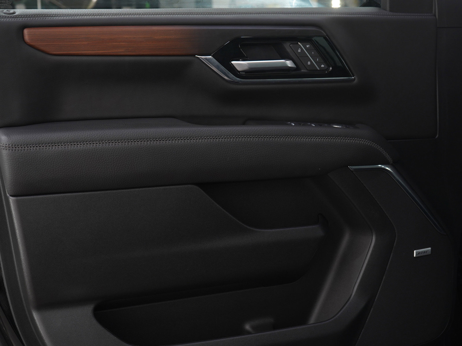 Used 2025 GMC Yukon Denali w/ Denali Reserve Package image 23