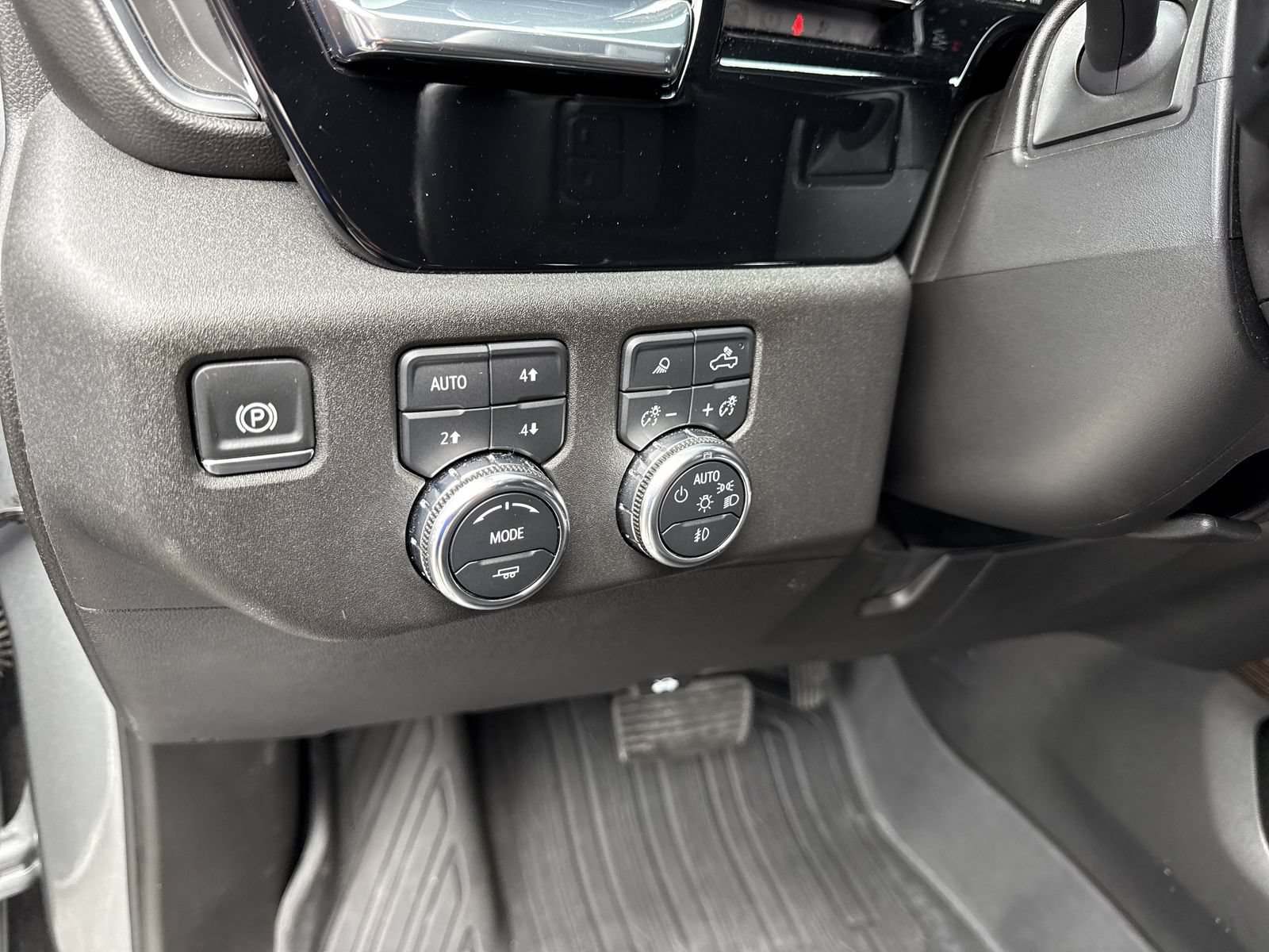 Used 2024 GMC Sierra 1500 Elevation w/ Elevation Premium Package AWD/4WD image 17
