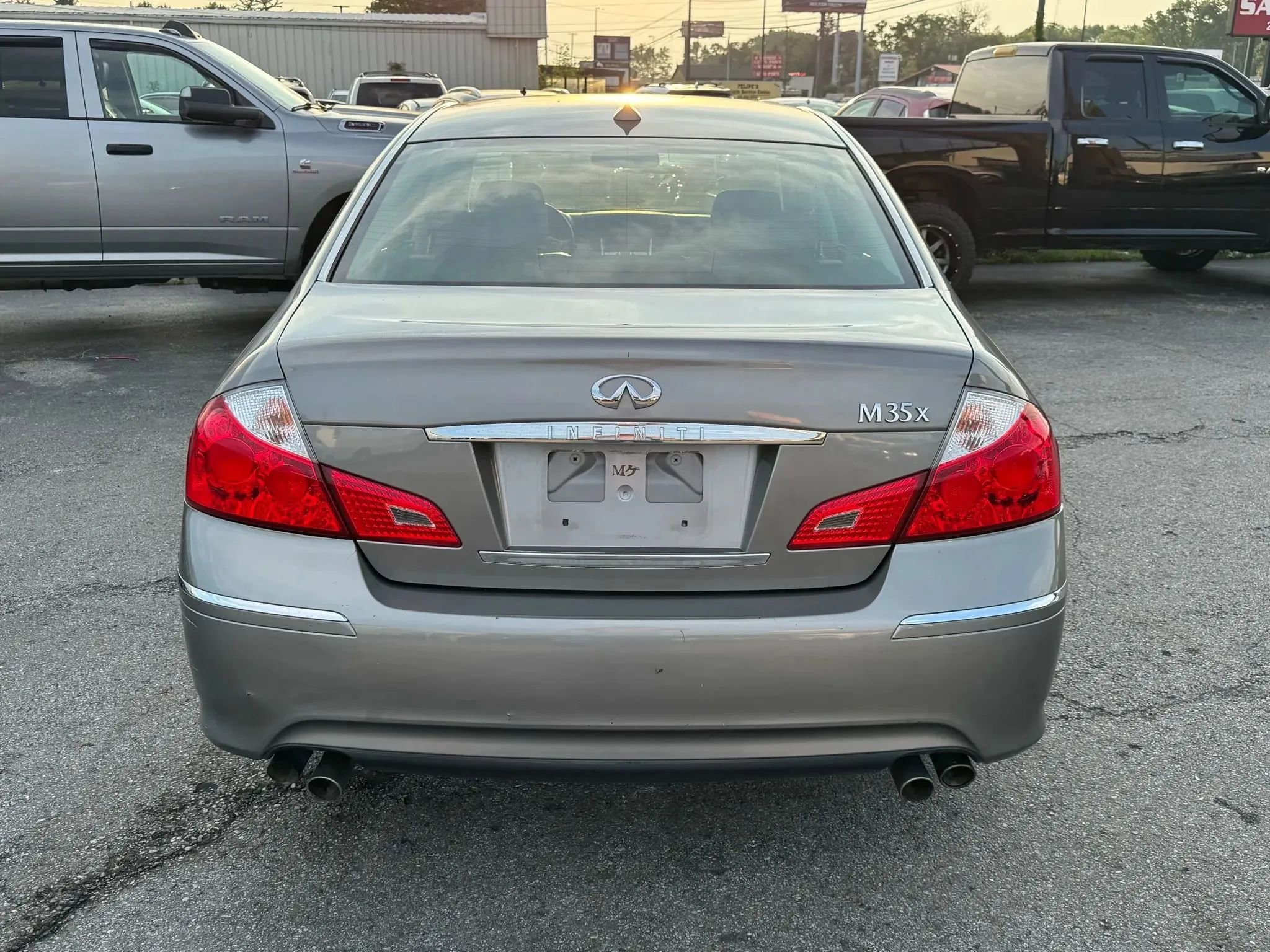 Used 2009 INFINITI M35 x image 4