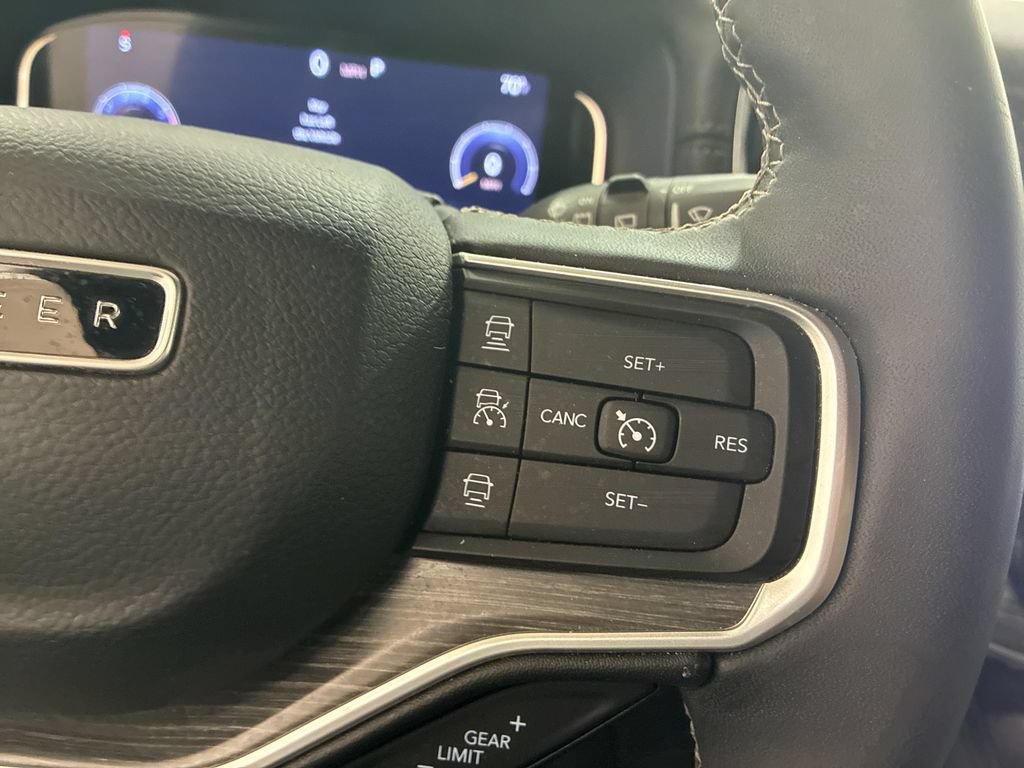 Used 2024 Jeep Wagoneer Series III AWD/4WD image 23