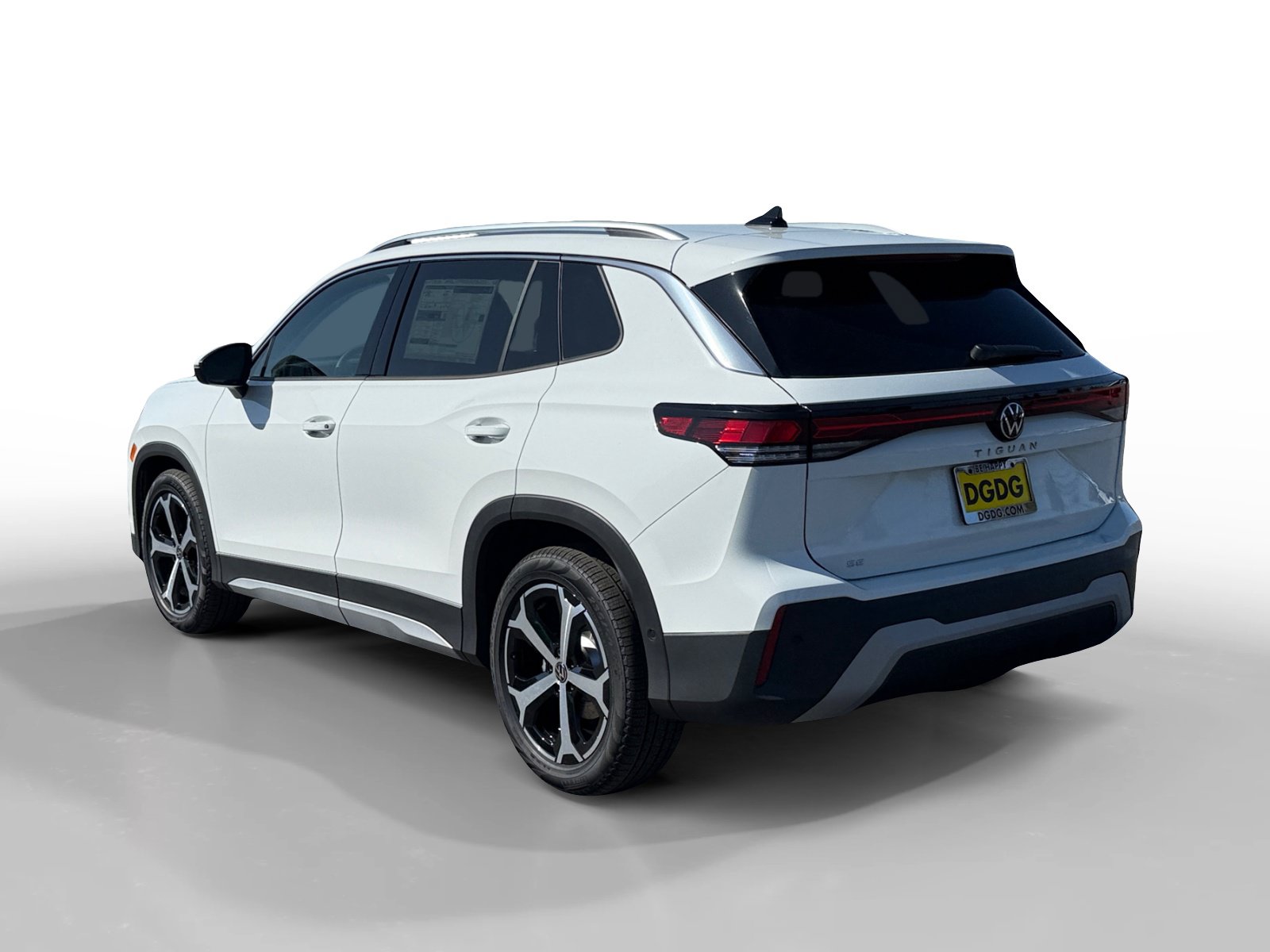 New 2026 Volkswagen Tiguan SE FWD image 3