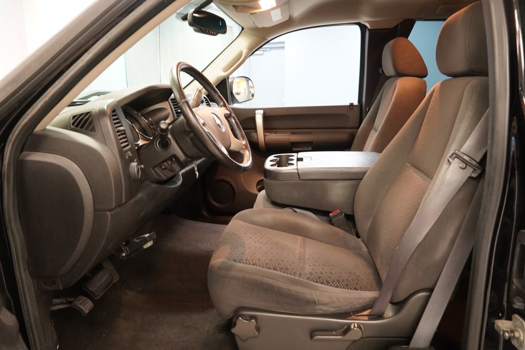 Used 2007 Chevrolet Silverado 1500 LT w/ Towing Package RWD image 5