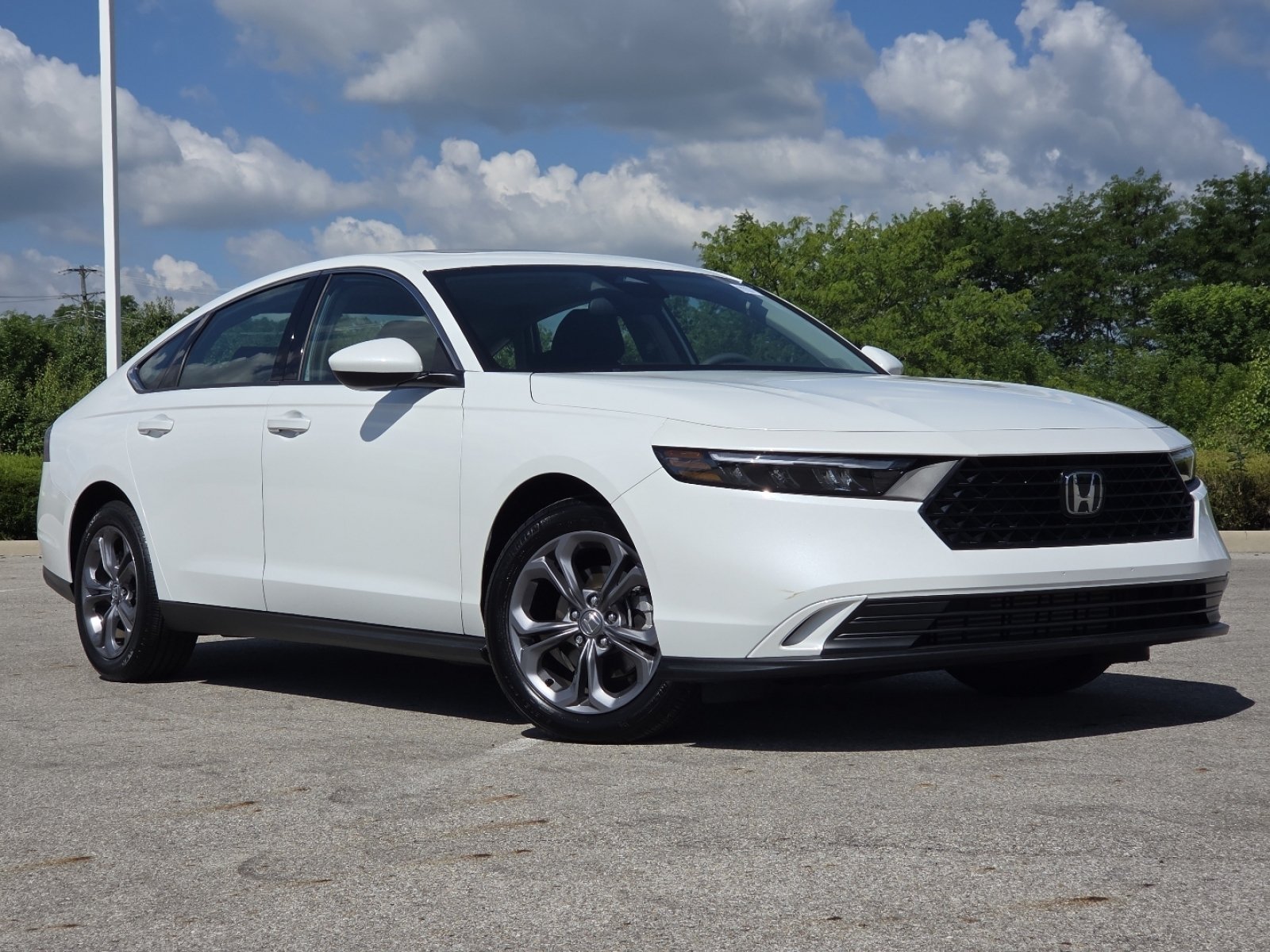 Used 2024 Honda Accord EX image 2