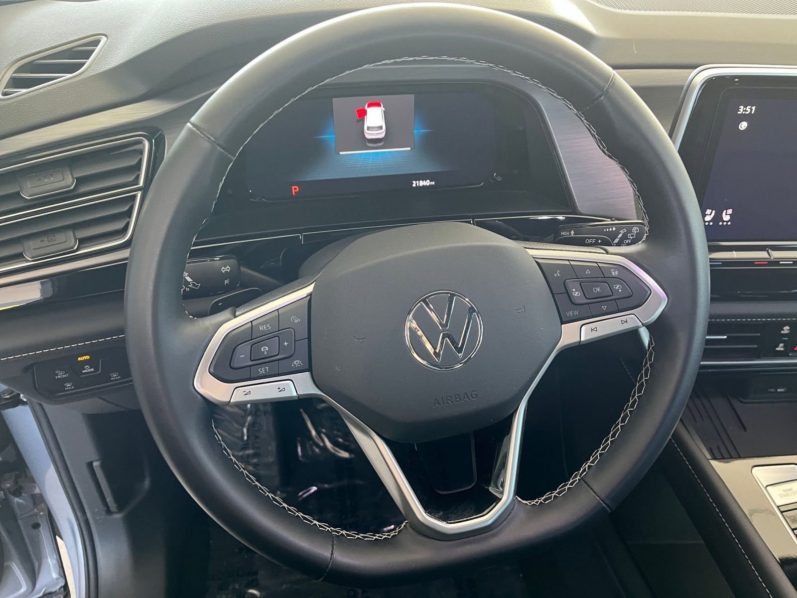 Used 2025 Volkswagen Atlas Cross Sport SE image 28