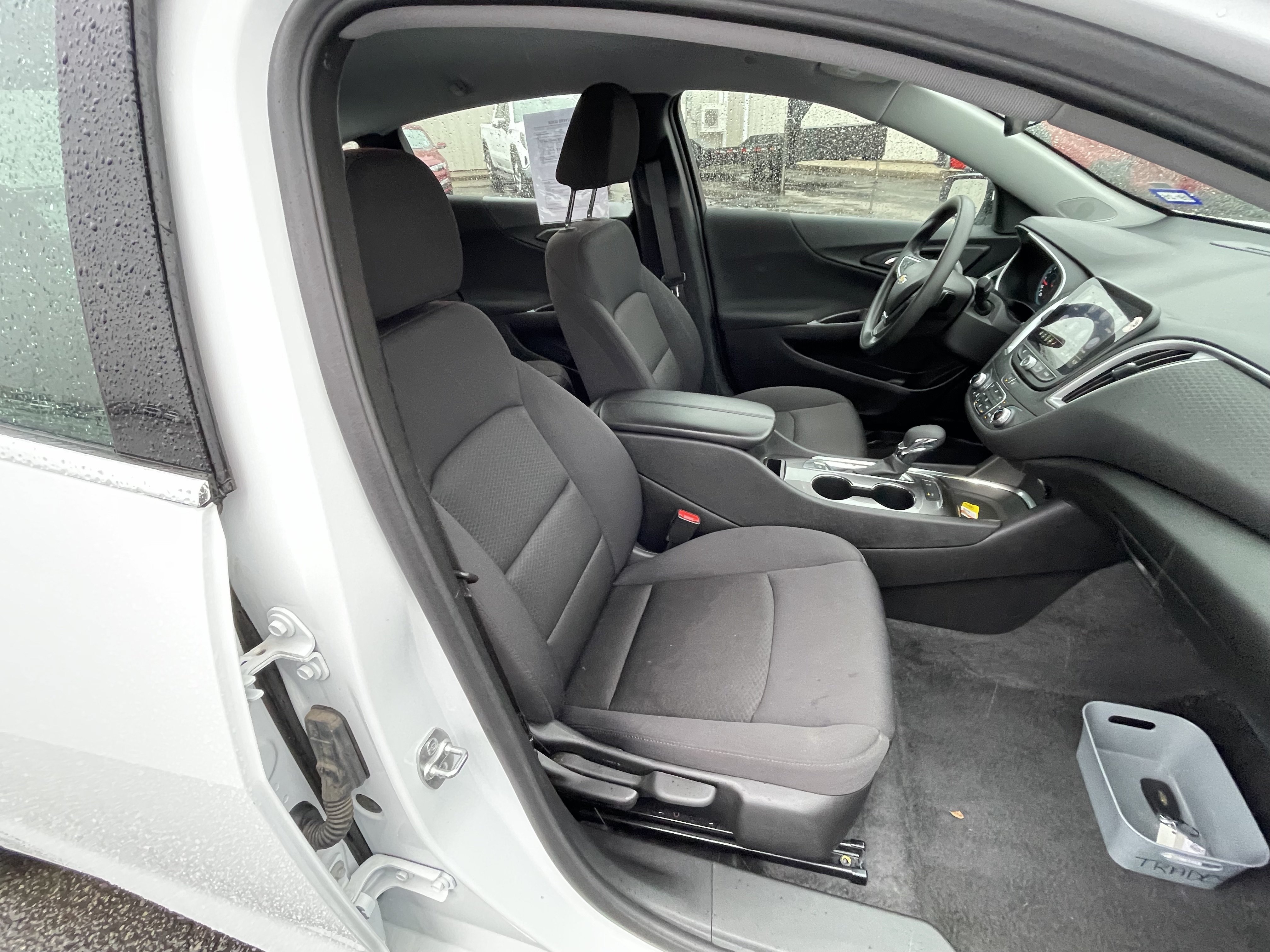 Used 2025 Chevrolet Malibu LT FWD image 12
