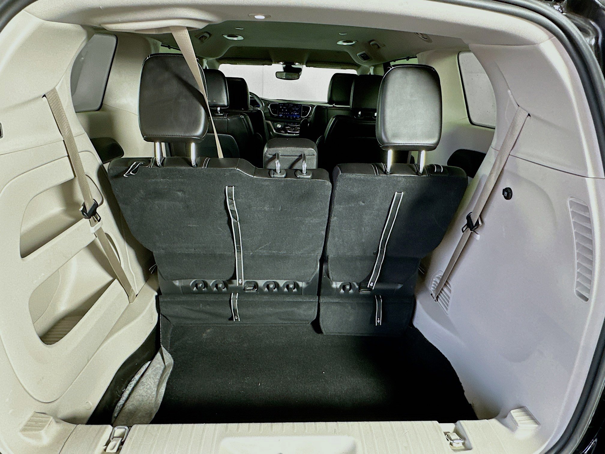 Used 2024 Chrysler Pacifica Touring-L image 29