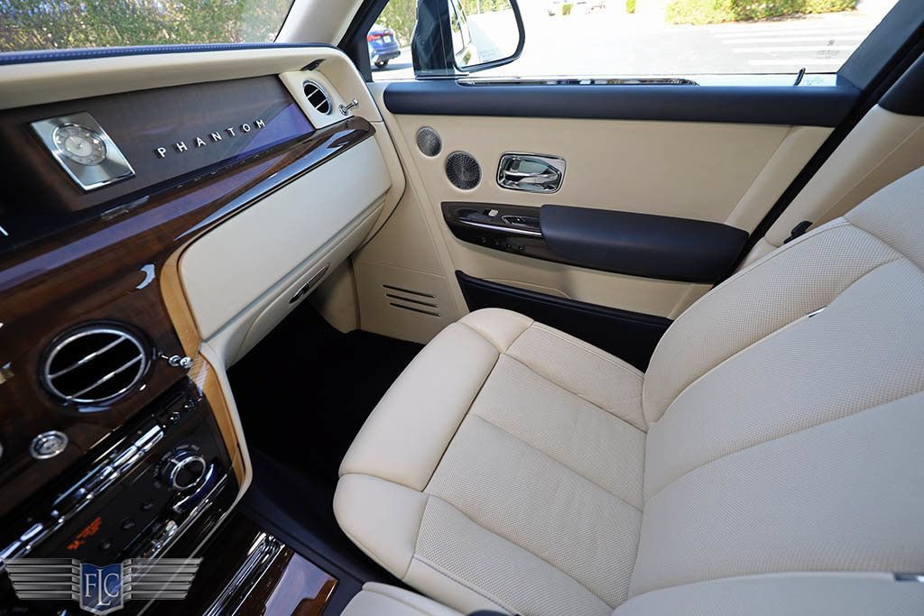 Used 2018 Rolls-Royce Phantom Sedan RWD image 35